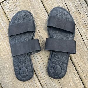 Sanuk Gora Gora Black Leather Sandals